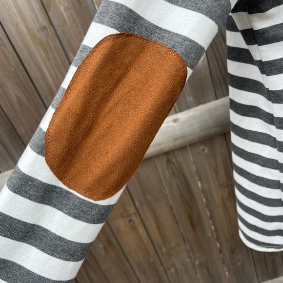 Merry Fun Women's Elbow Patch Long Sleeve Gray White Striped Open Front Cardigan - Picture 3 of 7